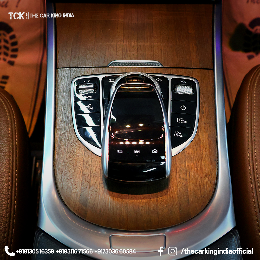 Used 2021 MERCEDES G WAGON G350D white - photo 5