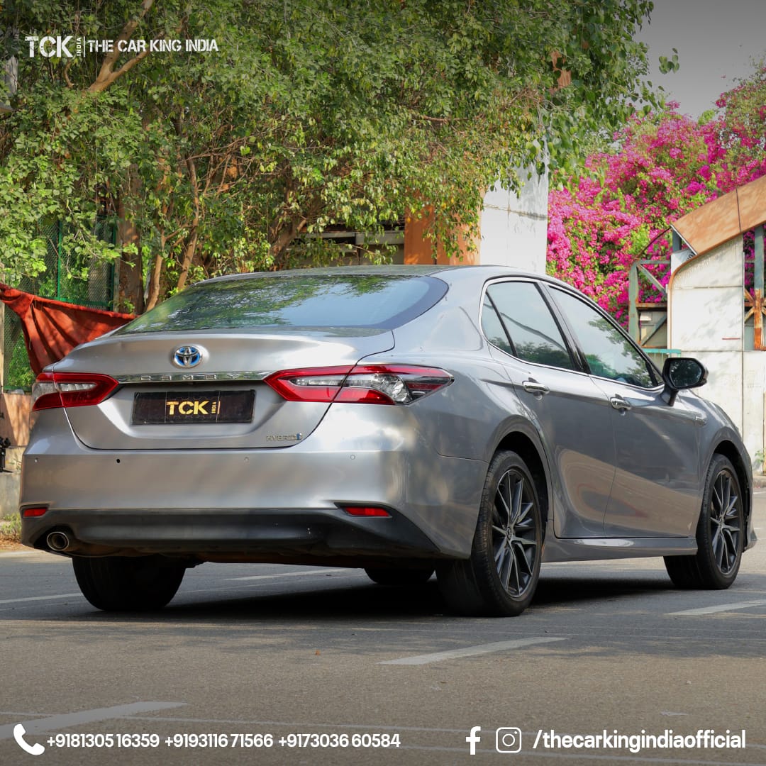Used TOYOTA CAMRY HYBRID 2022 silver - photo 9