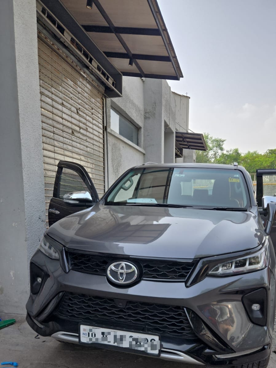 Used TOYOTA FORTUNER 2017 4*2 AT grey - photo 1